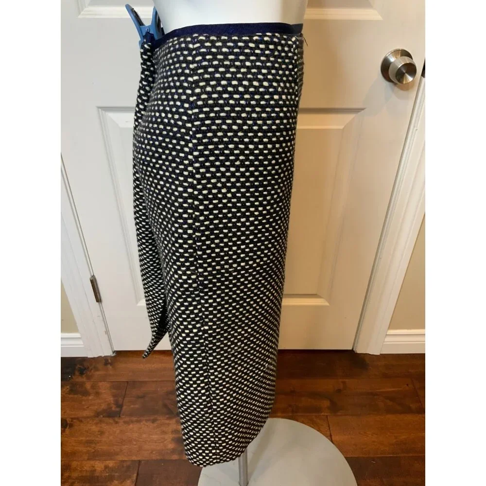 Tory Burch Navy Blue, White & Gold Metallic Tweed Pencil Skirt, Size 6